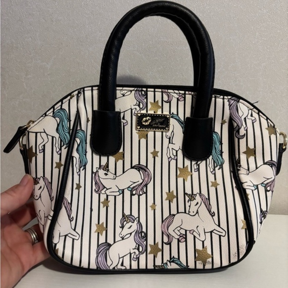 Luv by Betsy Johnson handbag (missing shoulder strap) EUC Clean inside and out